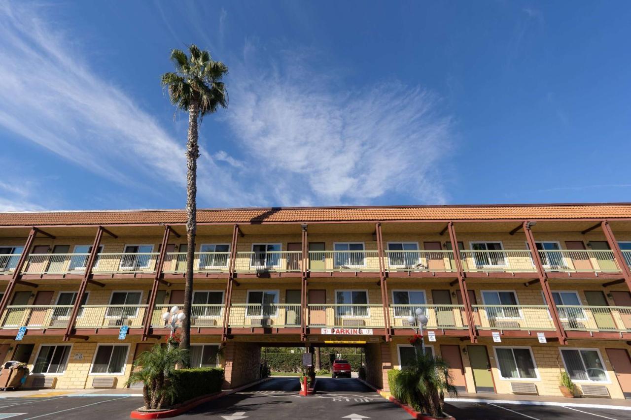 Super 8 By Wyndham Anaheim/disneyland Drive 2*