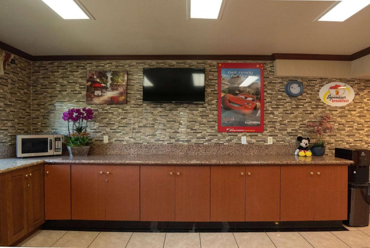 Super 8 By Wyndham Anaheim/disneyland Drive Hotel Anaheim
