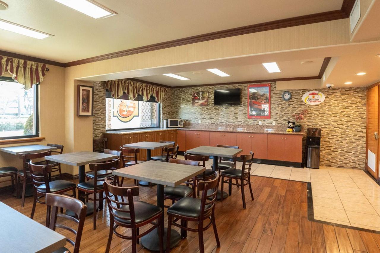 Super 8 By Wyndham Anaheim/disneyland Drive Hotel 2*