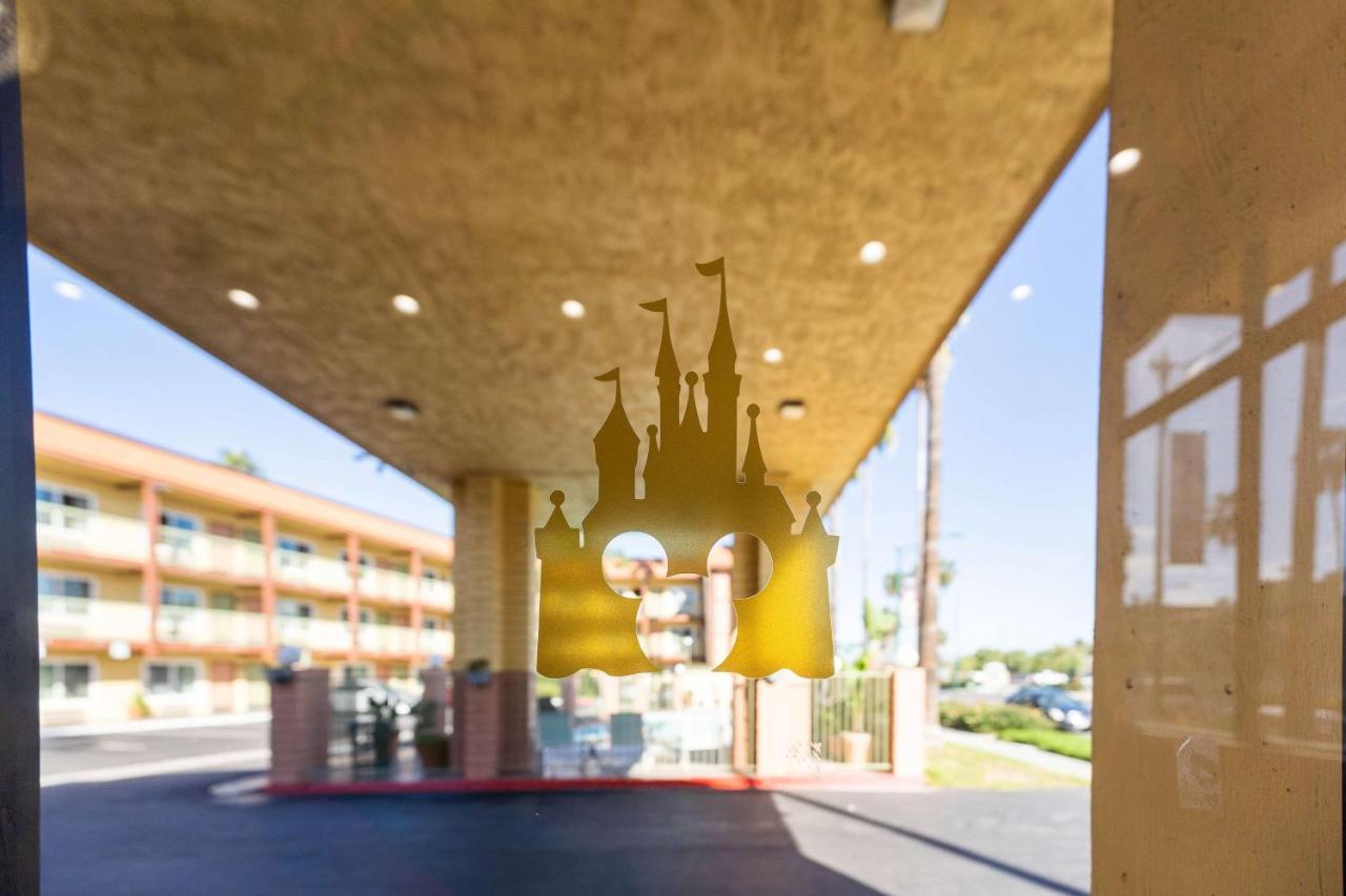 Hotel Super 8 By Wyndham Anaheim/disneyland Drive 2*