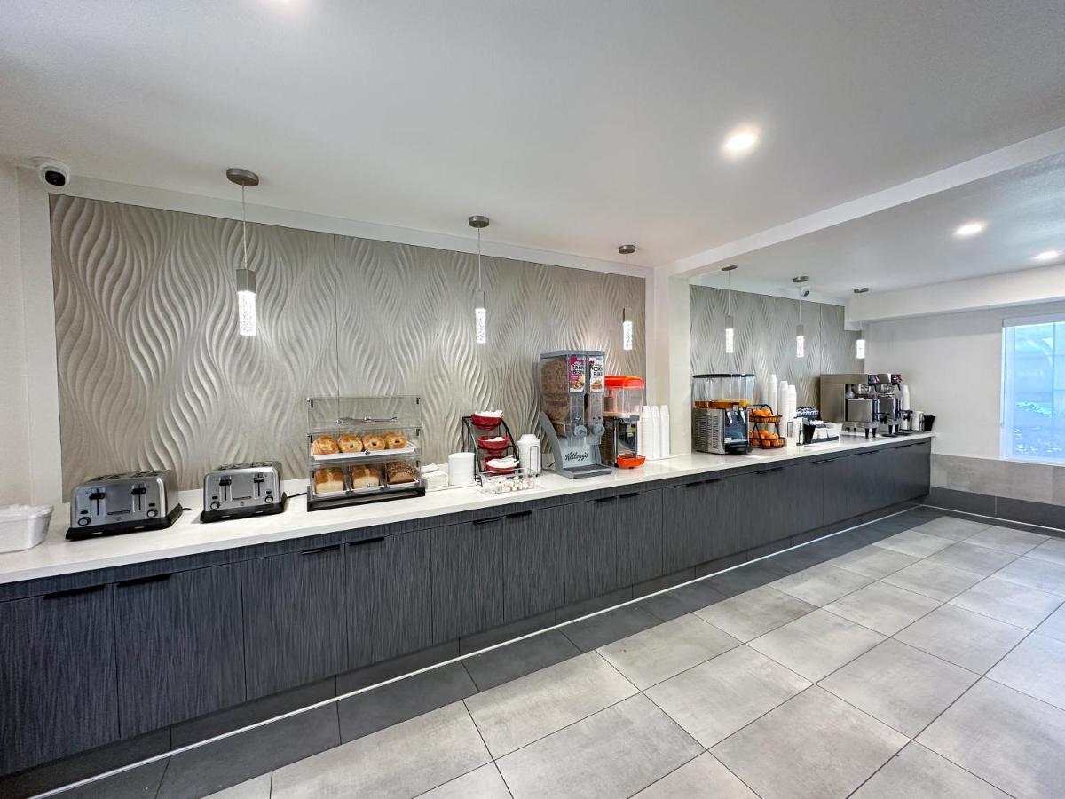Ramada By Wyndham Convention Center 2*