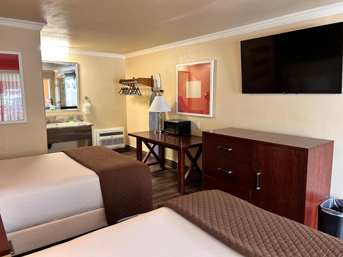 Hotel Abby's Anaheimer - Across Disneyland Park 2*