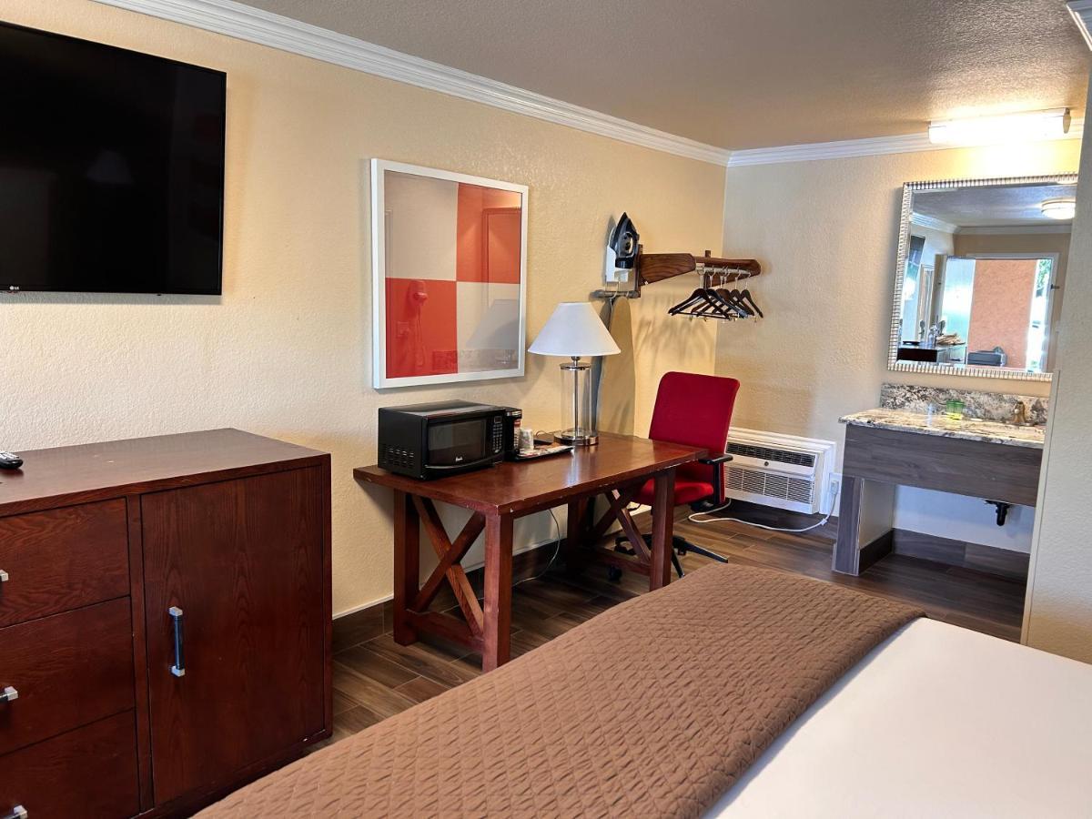 Hotel Abby's Anaheimer - Across Disneyland Park Anaheim