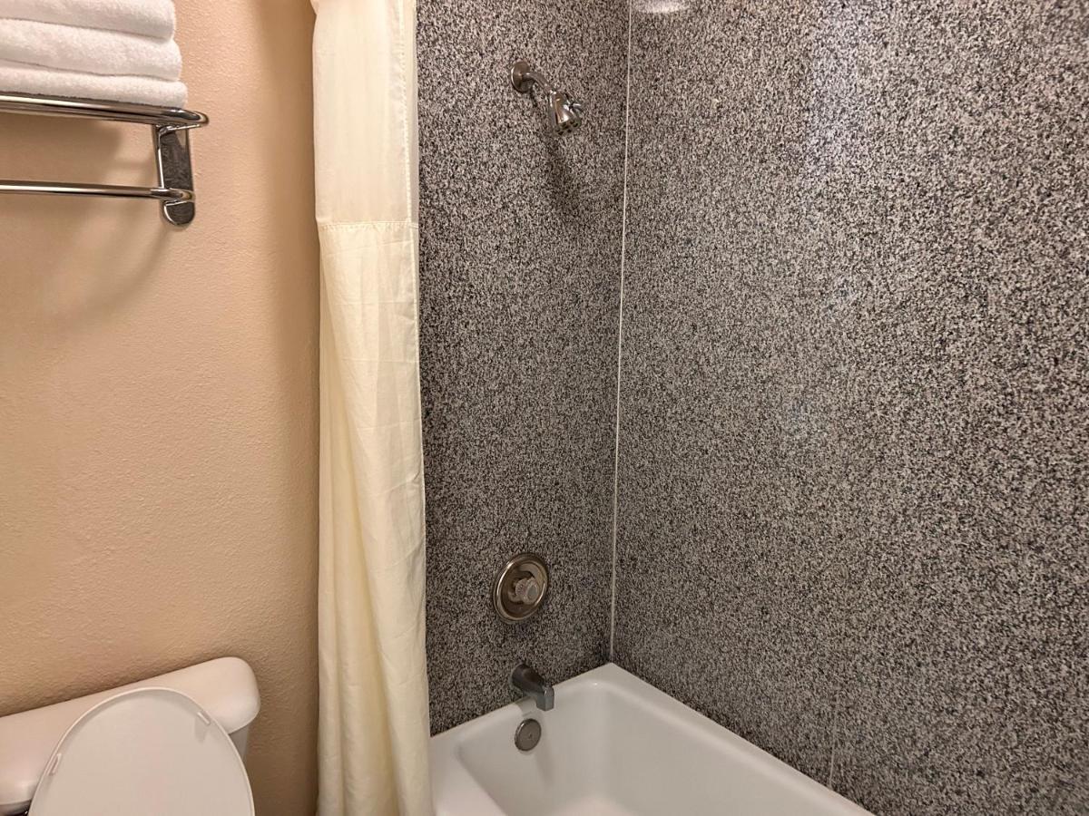 Hotel Abby's Anaheimer - Across Disneyland Park 2*