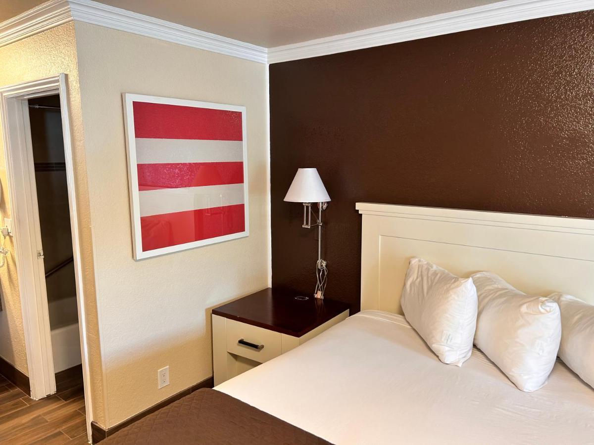 Hotel Abby's Anaheimer - Across Disneyland Park 2*