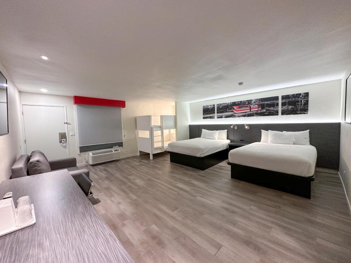 Ramada By Wyndham Convention Center Hotel Anaheim