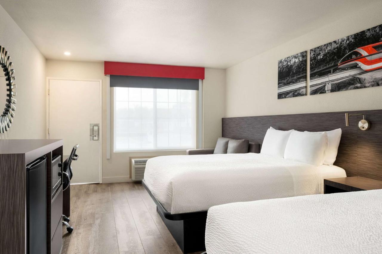 Hotel Ramada By Wyndham Convention Center 2*