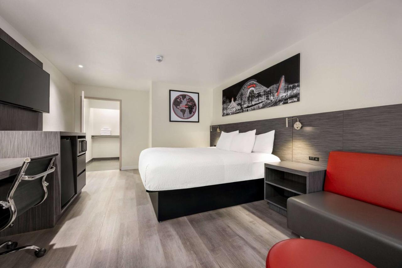 Ramada By Wyndham Convention Center Hotel Anaheim