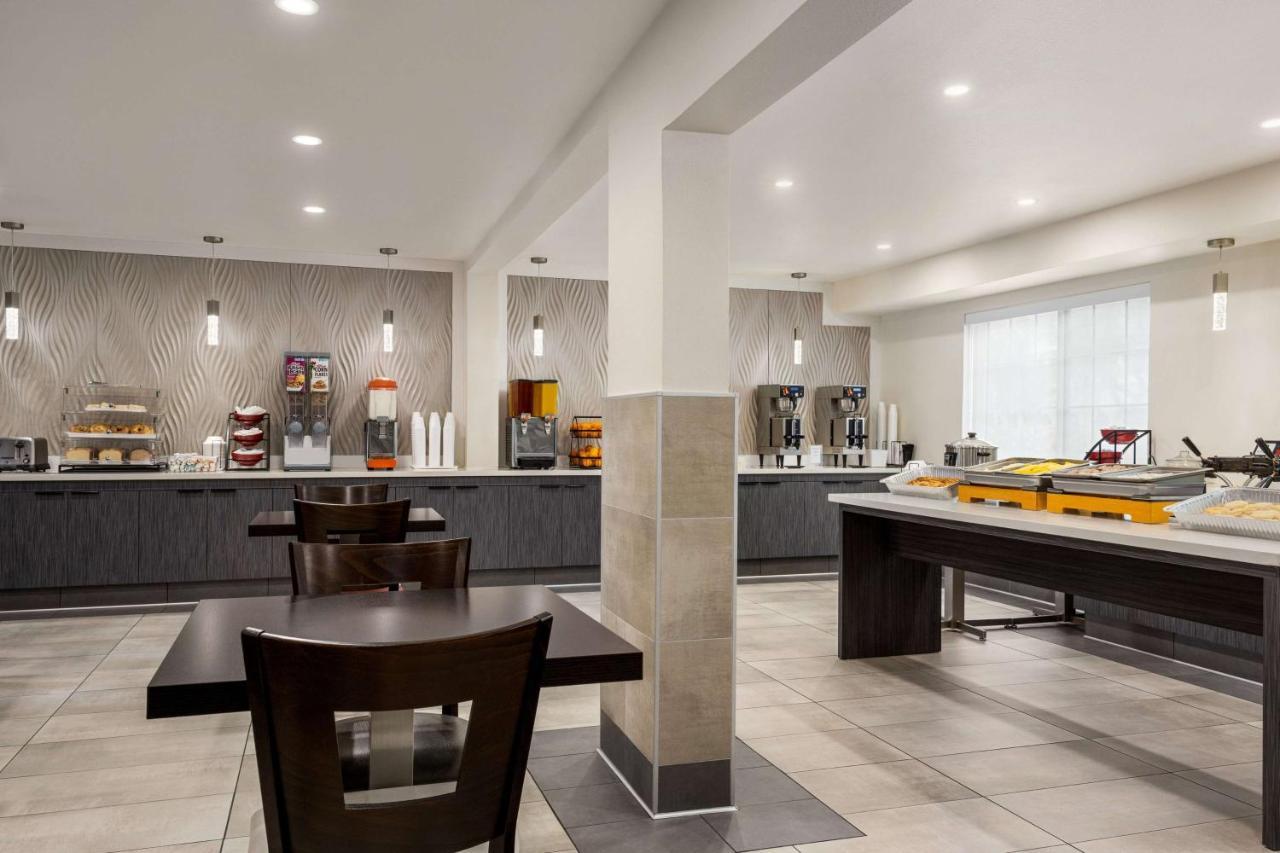 Ramada By Wyndham Convention Center Hotel