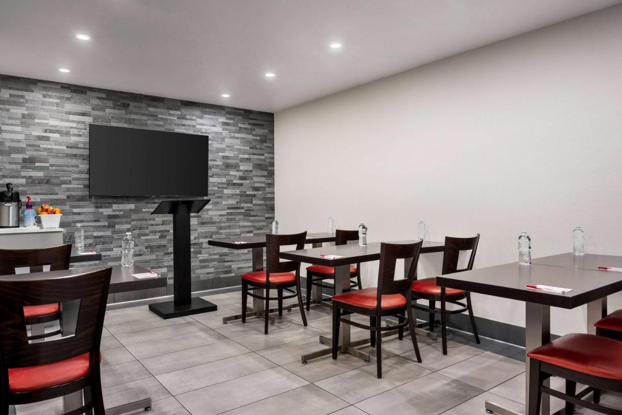 Ramada By Wyndham Convention Center Hotel