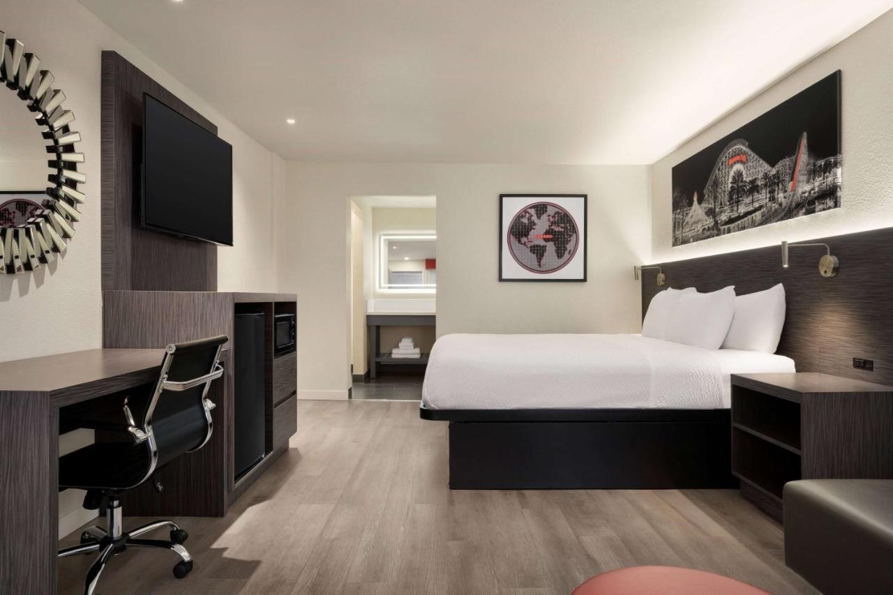 Ramada By Wyndham Convention Center Anaheim