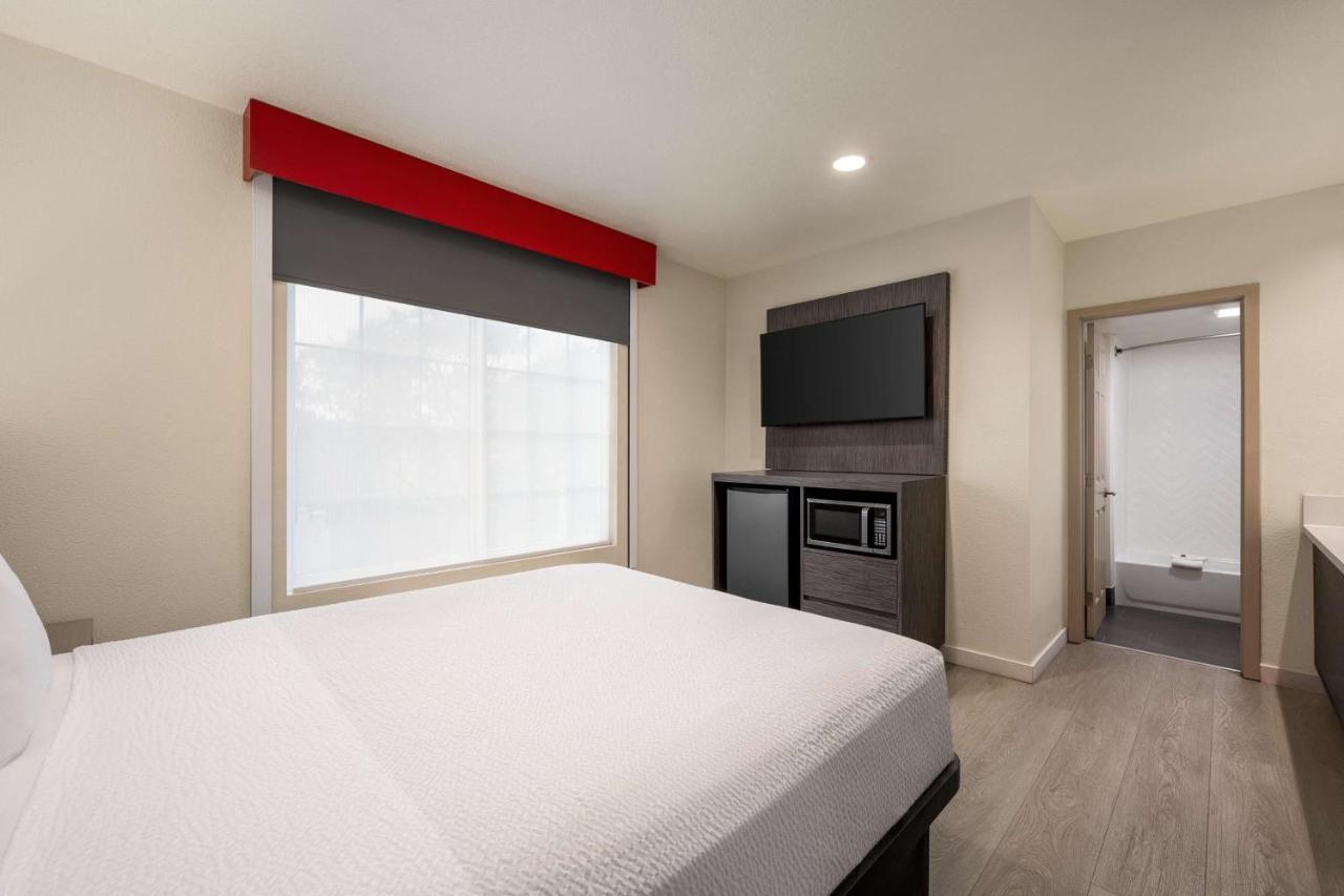 Ramada By Wyndham Convention Center Hotel Anaheim