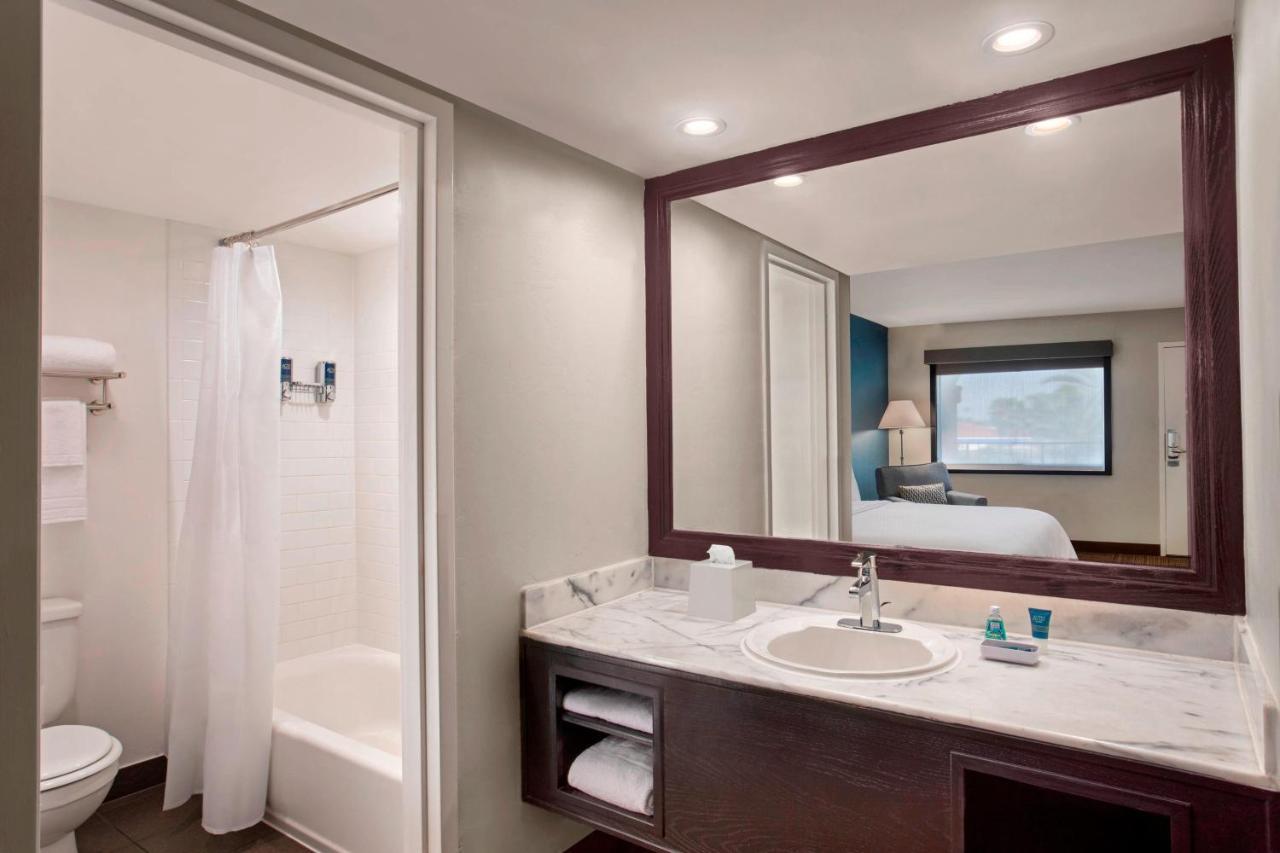 Four Points By Sheraton Hotel 4*
