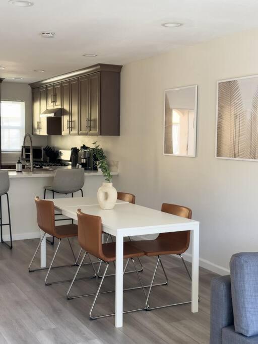 Apartment Modern Retreat 1 Mi. From *