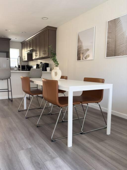Modern Retreat 1 Mi. From *