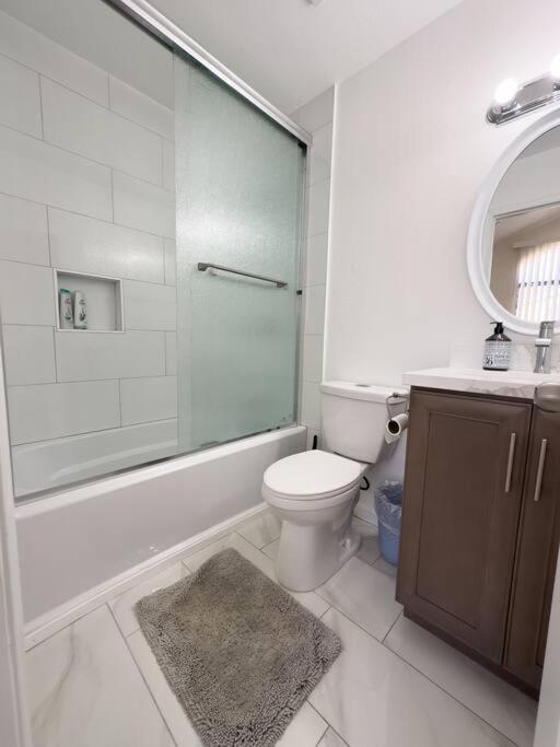 Modern Retreat 1 Mi. From * Anaheim