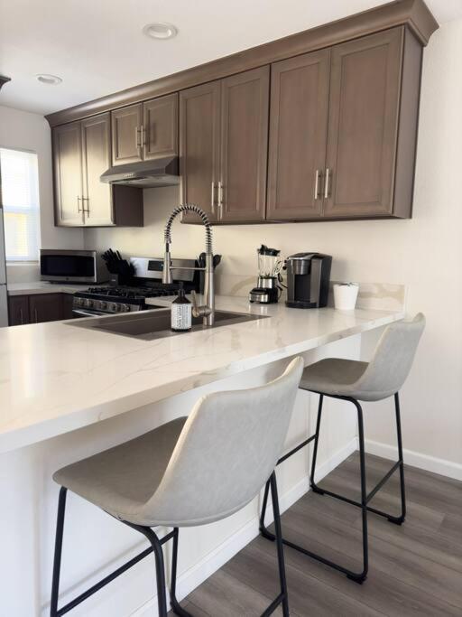 Modern Retreat 1 Mi. From Anaheim