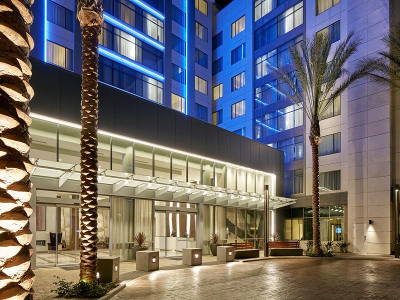 Hotel By Marriott At Resort/convention Center Anaheim