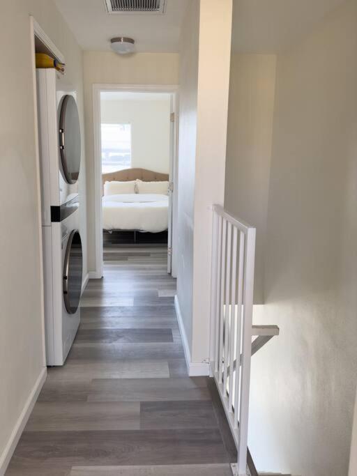 Apartment Modern Retreat 1 Mi. From *