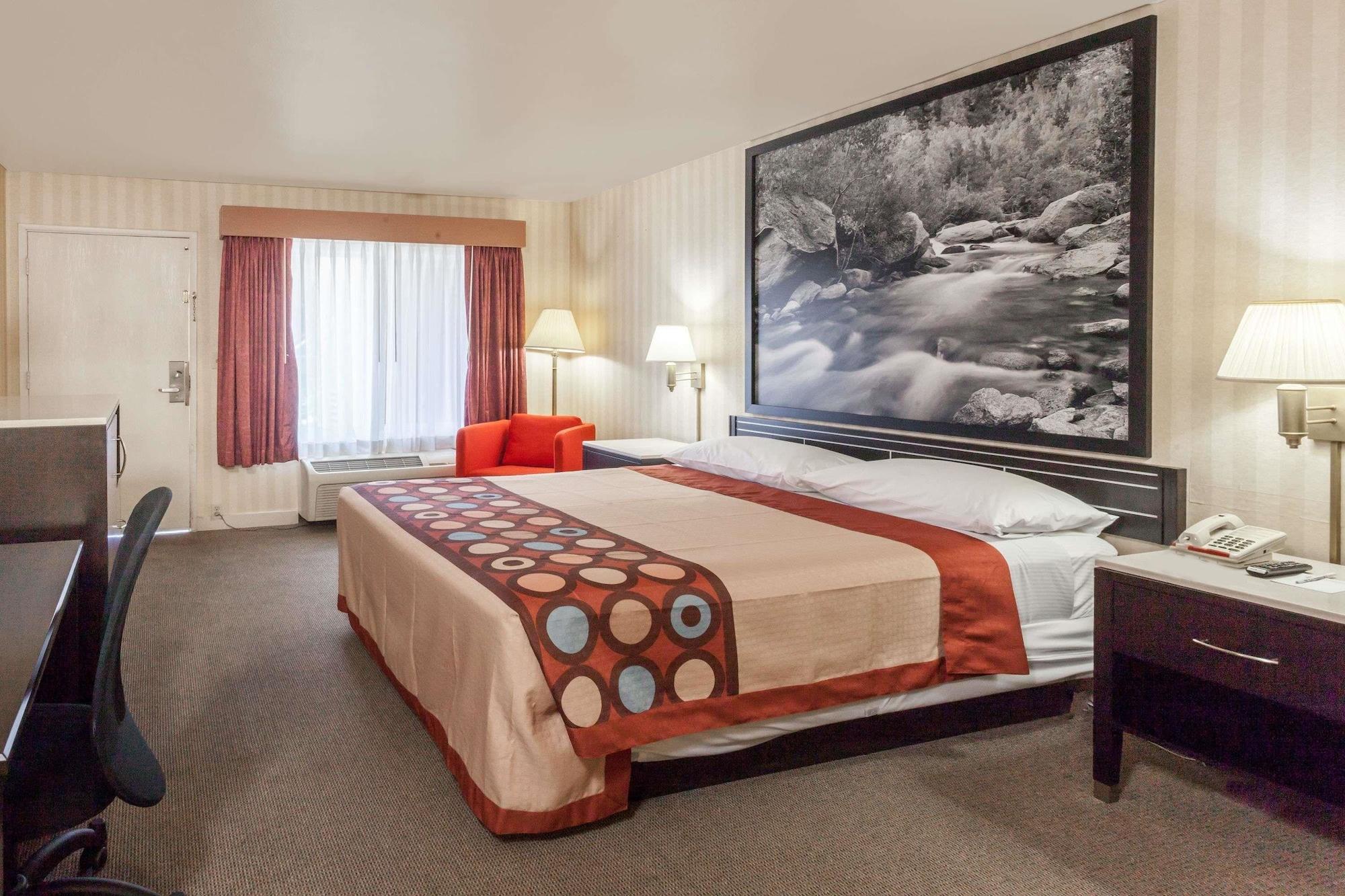Super 8 By Wyndham Anaheim/disneyland Drive Hotel