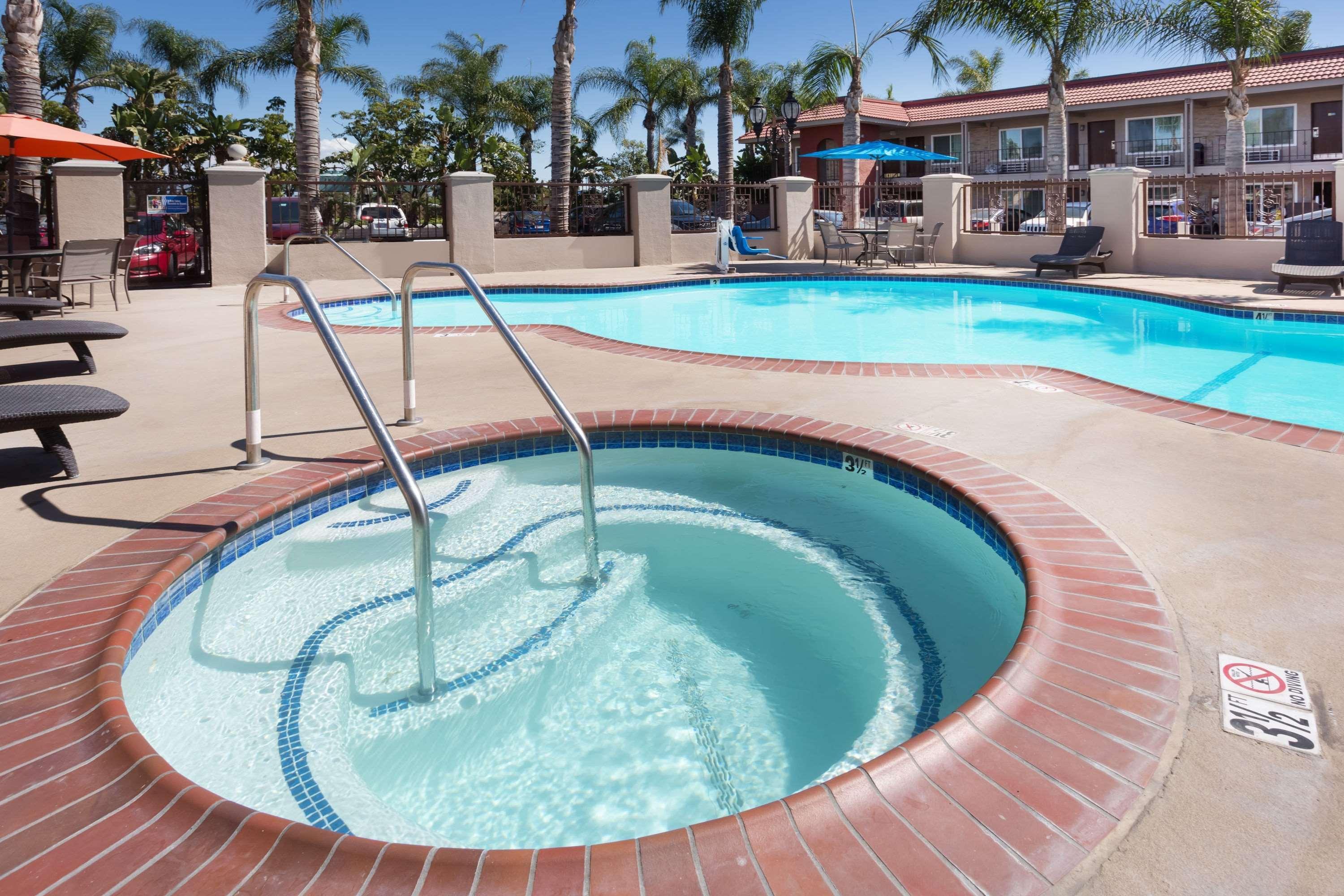Motel Days & By Wyndham At Disneyland Park 2*