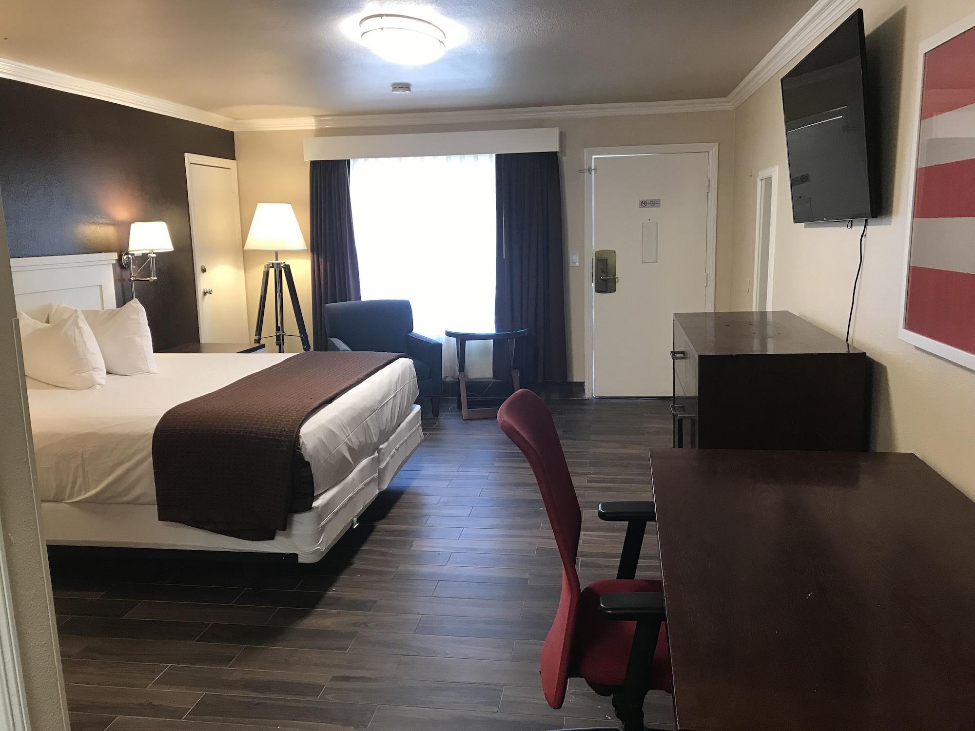 Hotel Abby's Anaheimer - Across Disneyland Park