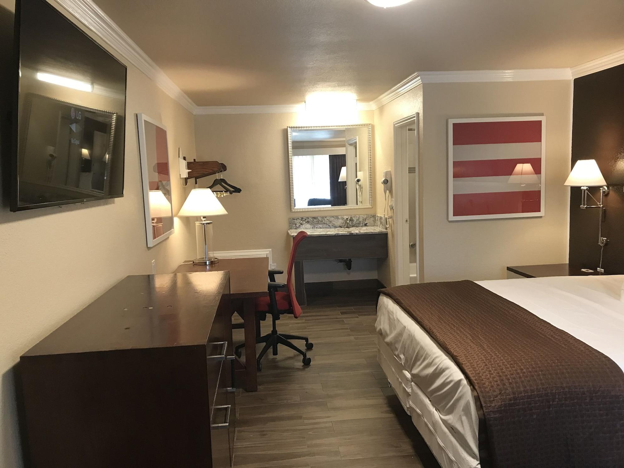 Hotel Abby's Anaheimer - Across Disneyland Park 2*