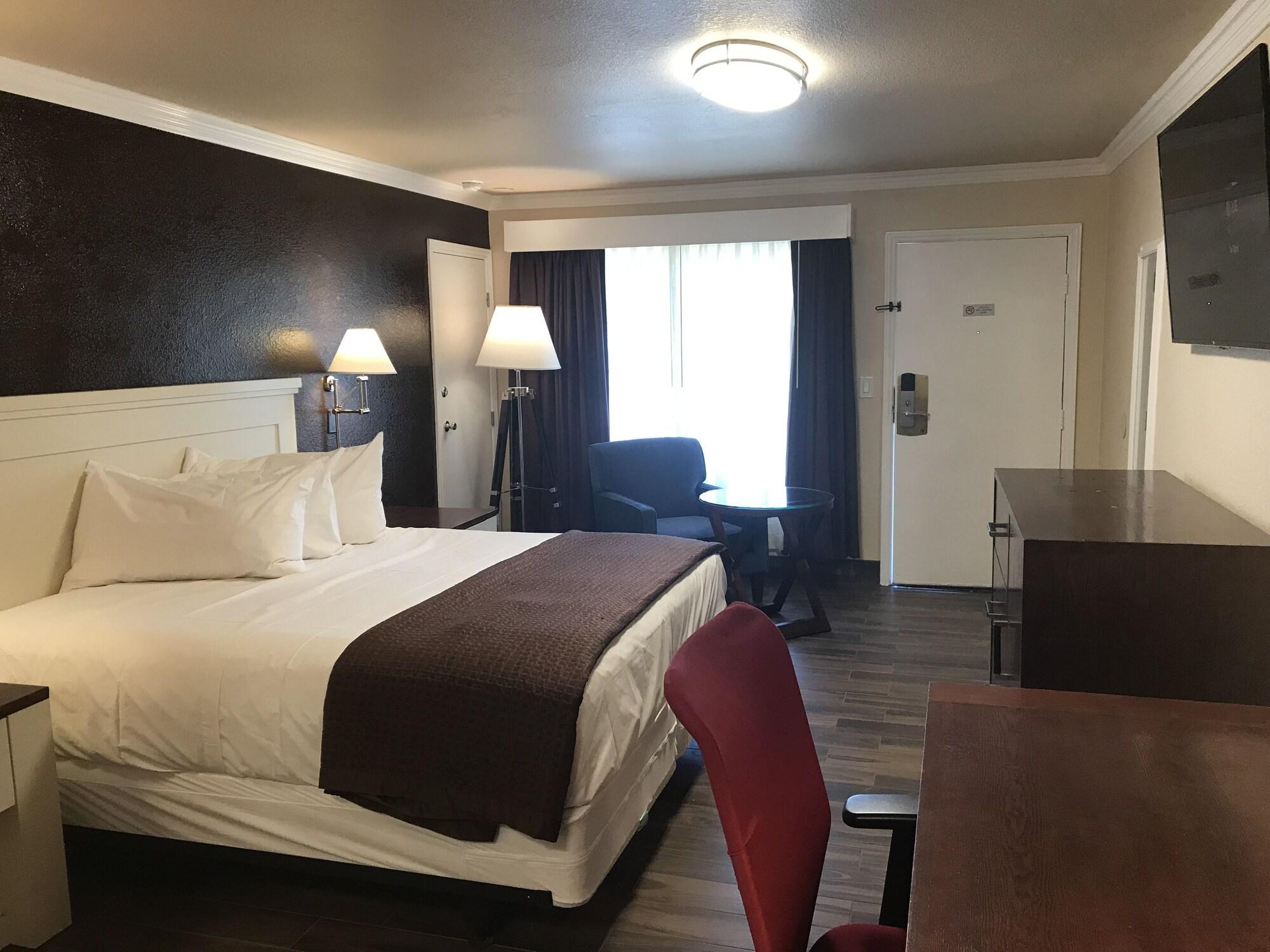 Hotel Abby's Anaheimer - Across Disneyland Park 2*