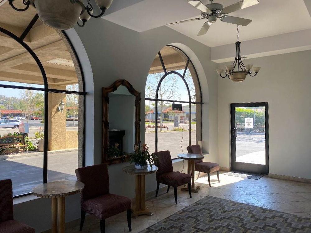 6 - Hills, Ca Hotel