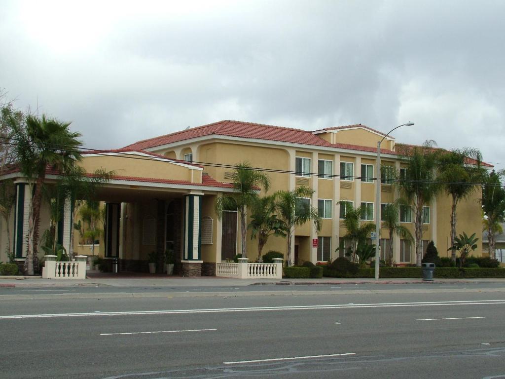 Express - West Hotel