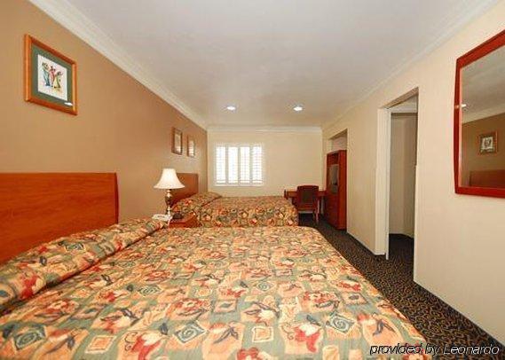 Hotel 6-anaheim, Ca - Convention Center 2*