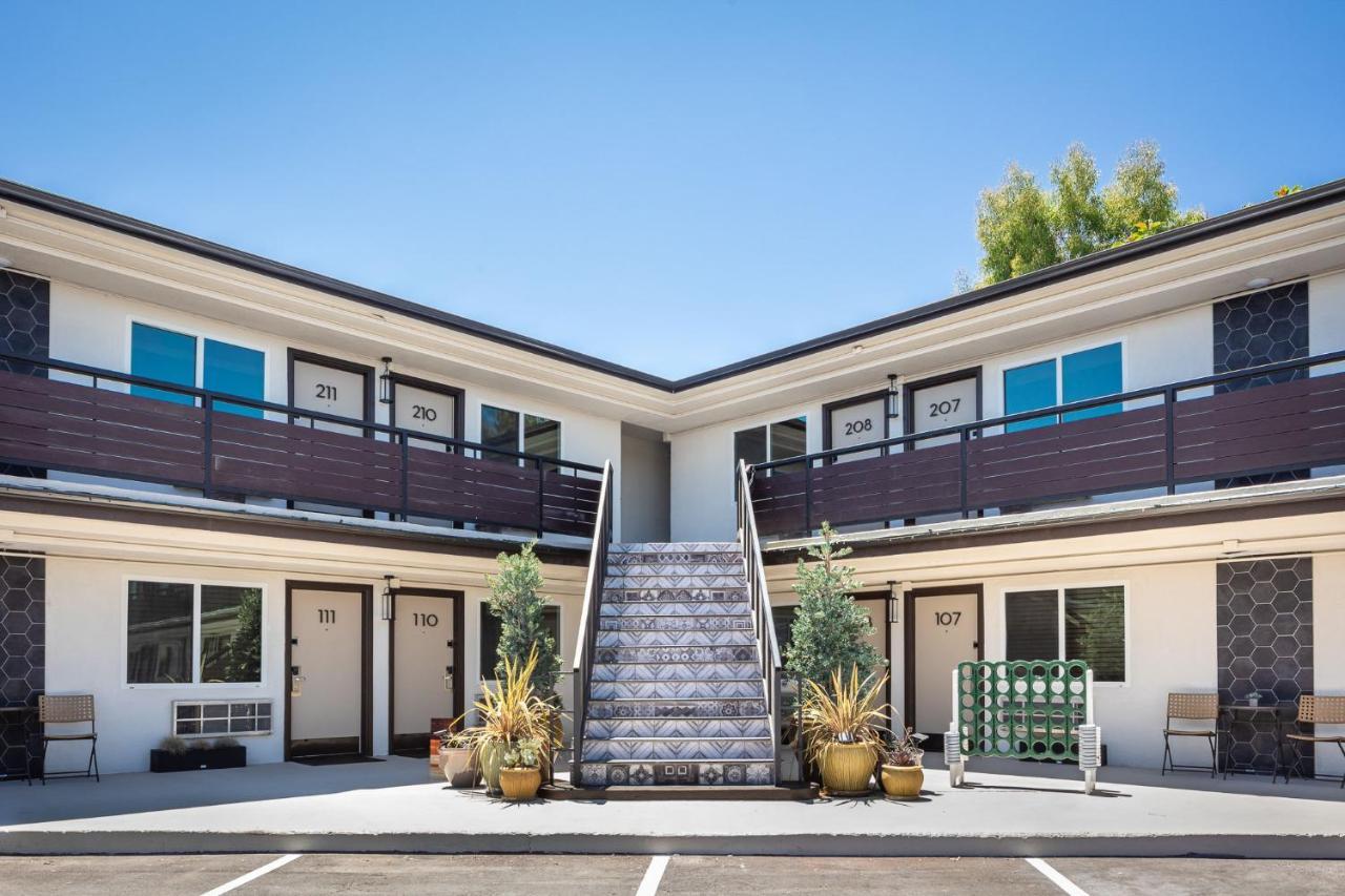 California Hotel 3*