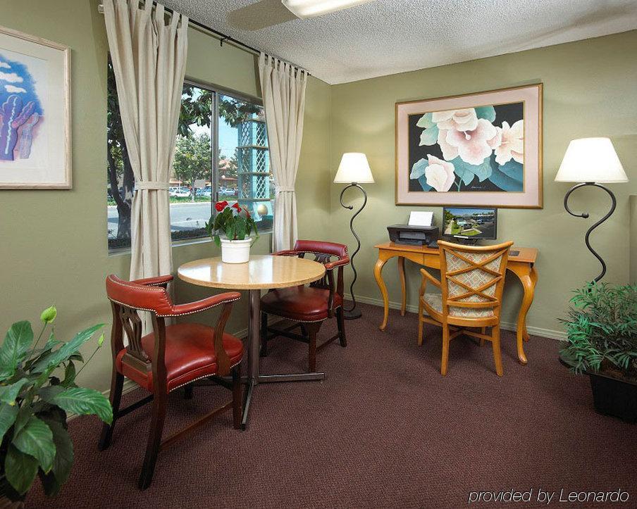 Motel Eden Roc & Near The Maingate