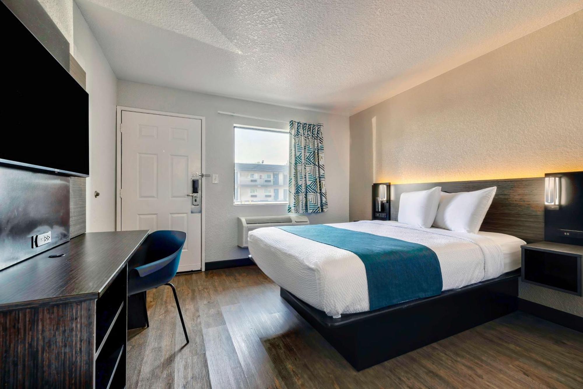 Hotel 6-anaheim, Ca - Fullerton East Anaheim