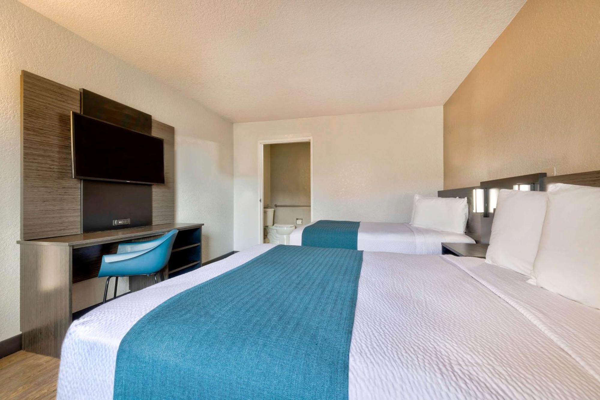 Hotel 6-anaheim, Ca - Fullerton East Anaheim