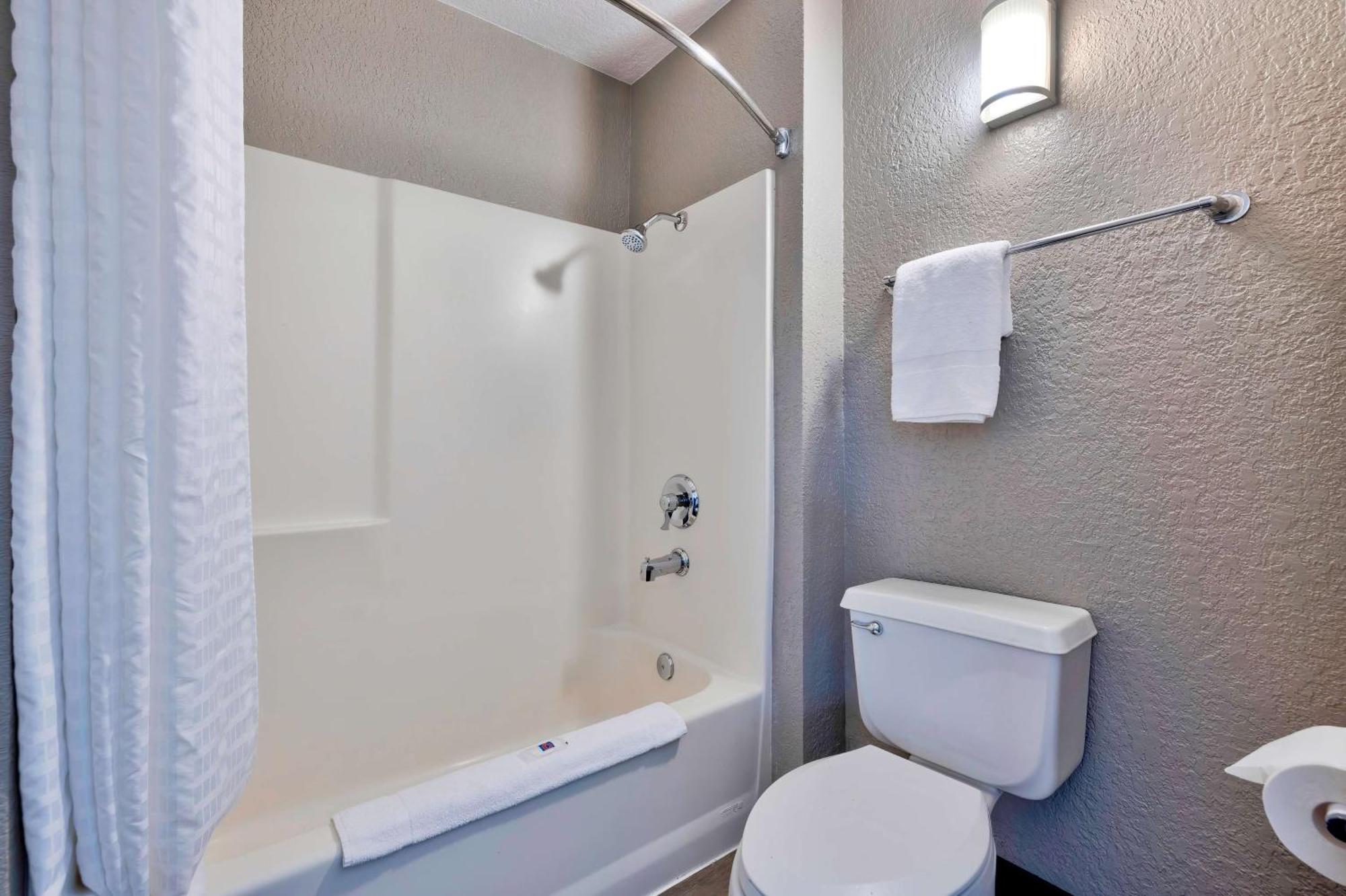 Hotel 6-anaheim, Ca - Fullerton East