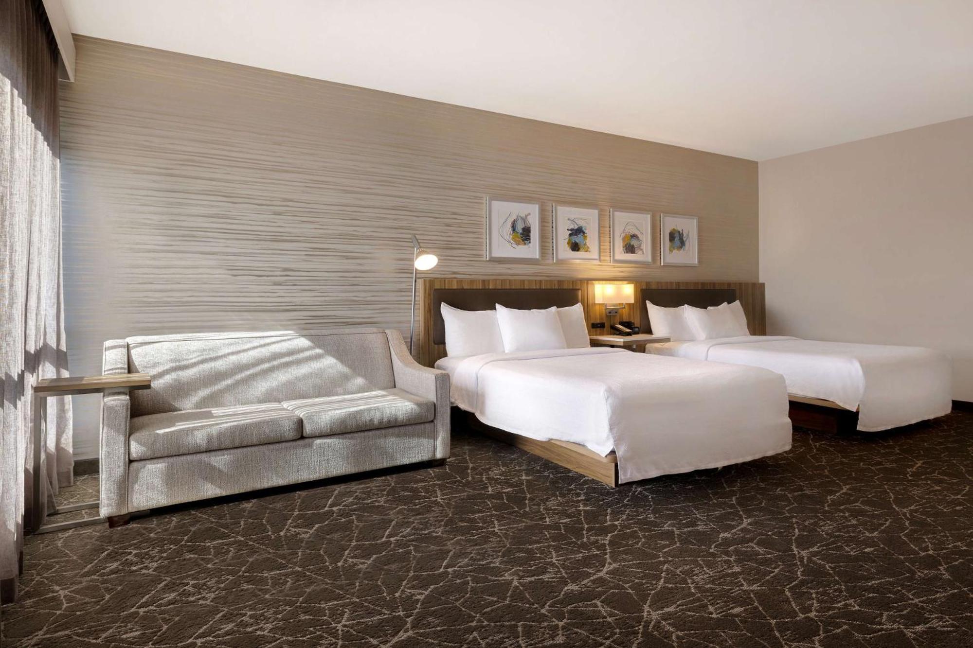 Hilton Garden Hotel 3*
