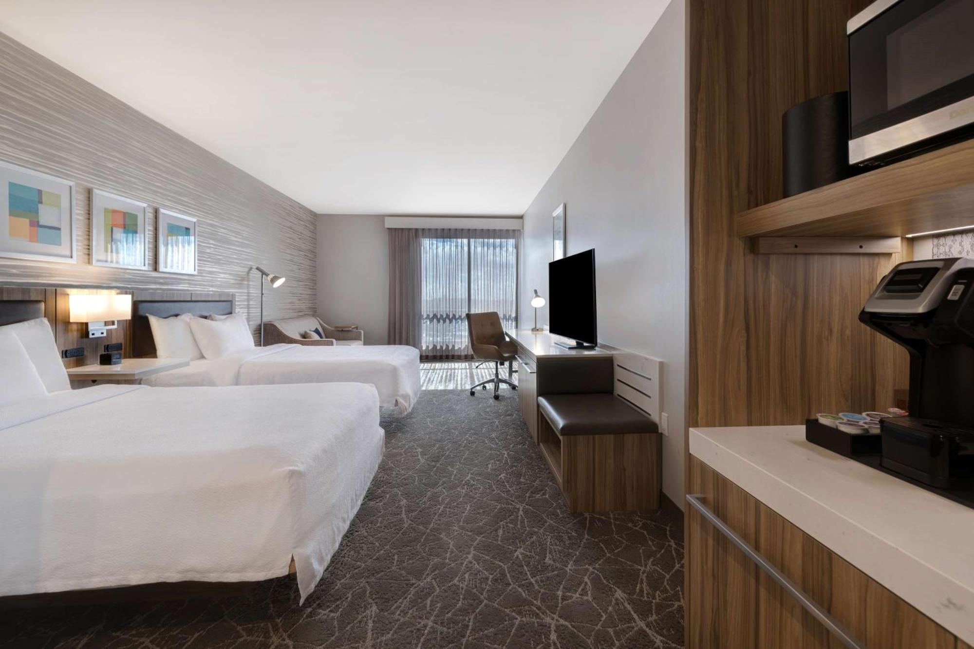 Hilton Garden Hotel 3*
