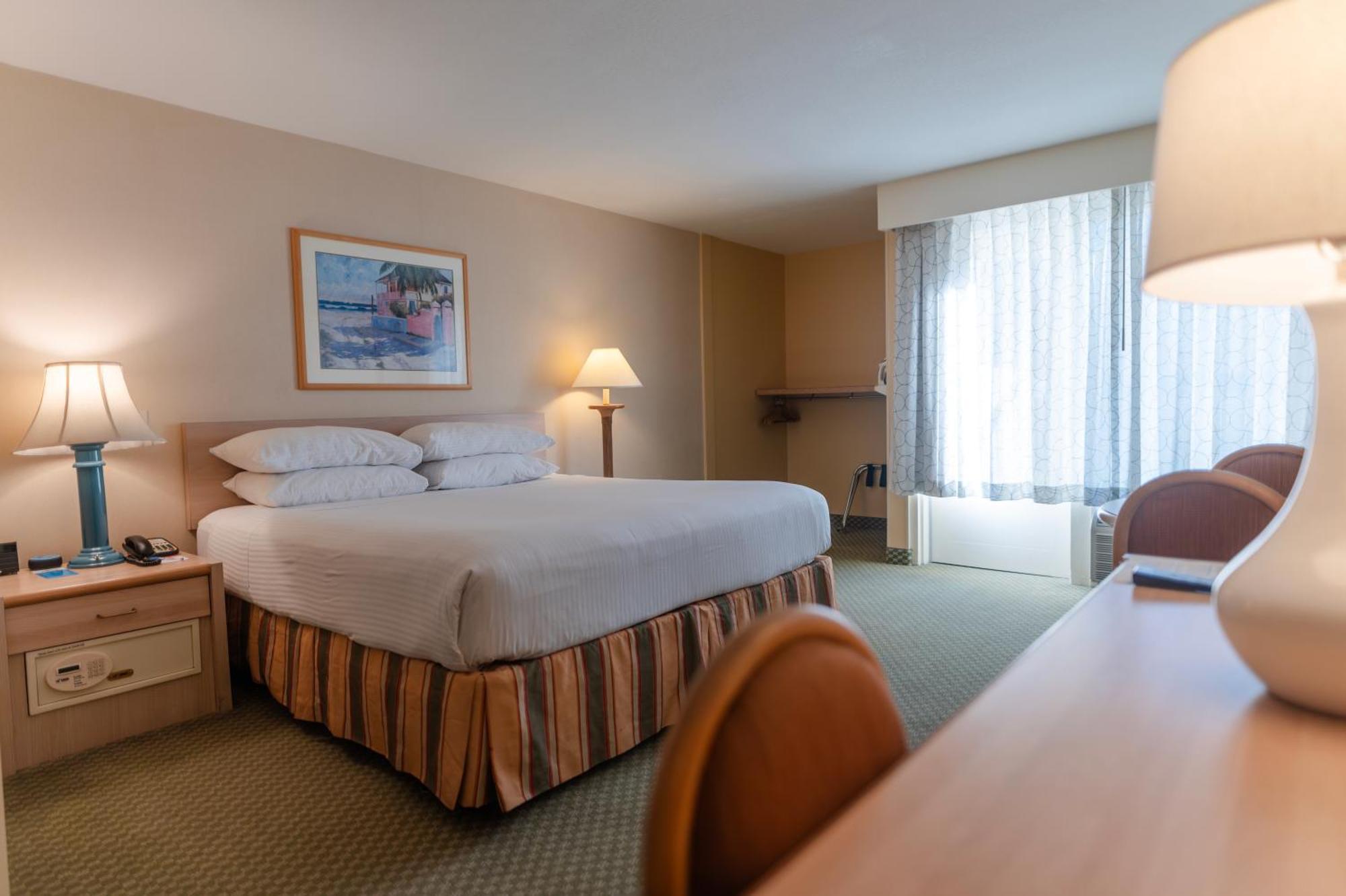 Howard Johnson By Wyndham & Water Playground Hotel Anaheim