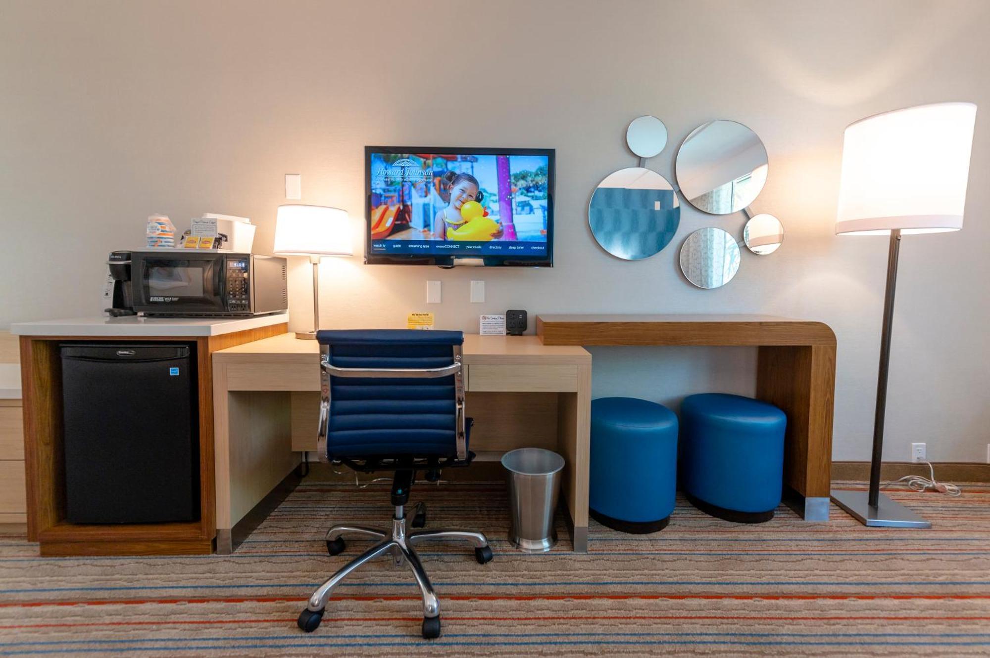 Howard Johnson By Wyndham & Water Playground Anaheim