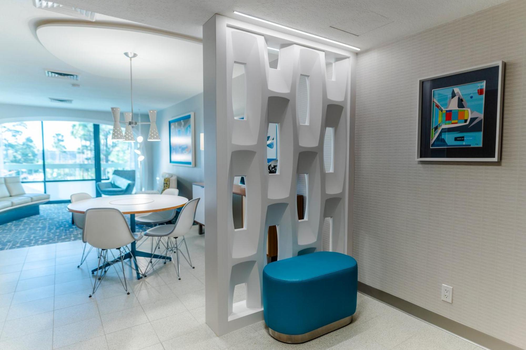 Howard Johnson By Wyndham & Water Playground Hotel Anaheim
