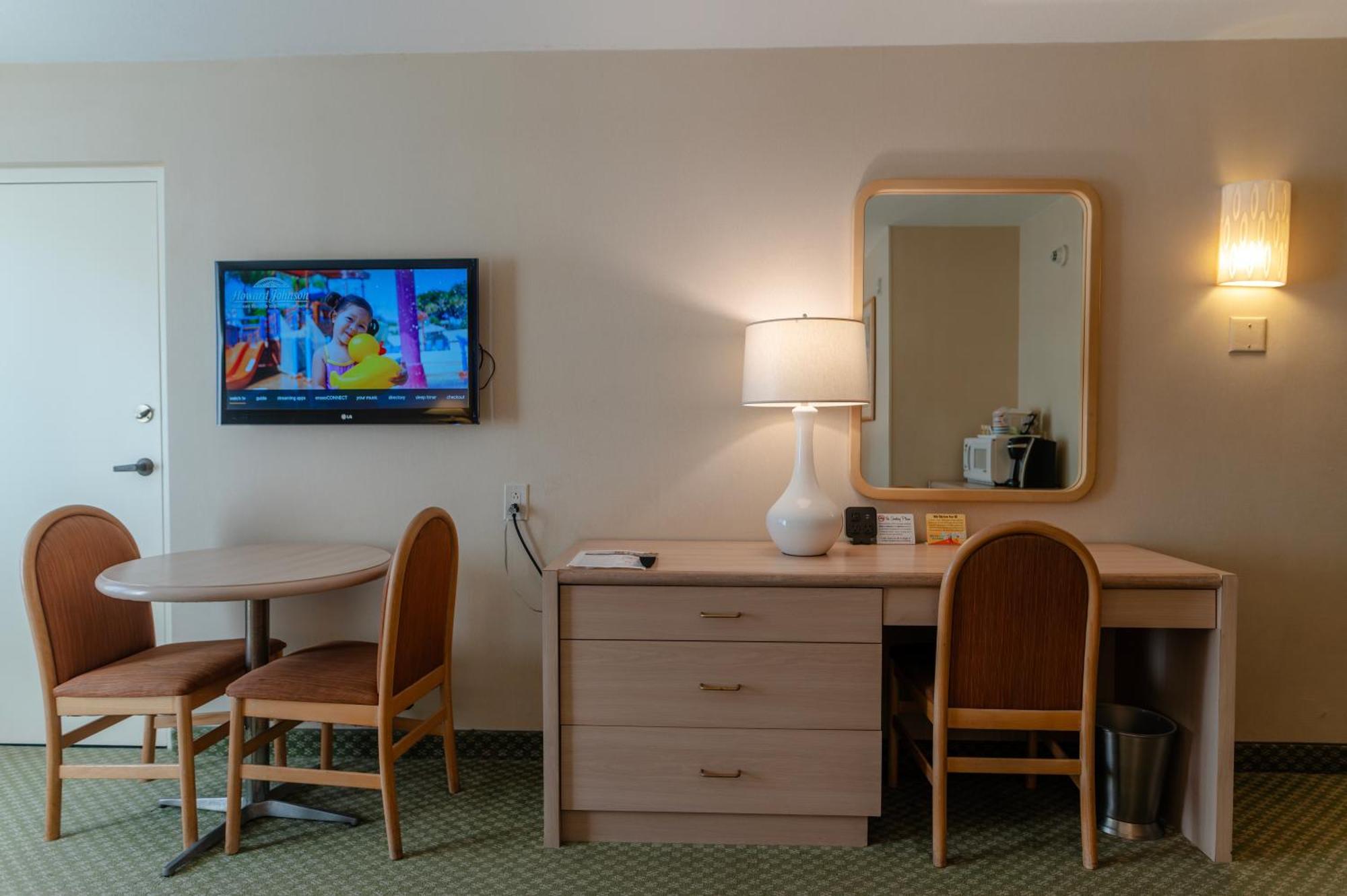 Hotel Howard Johnson By Wyndham & Water Playground Anaheim