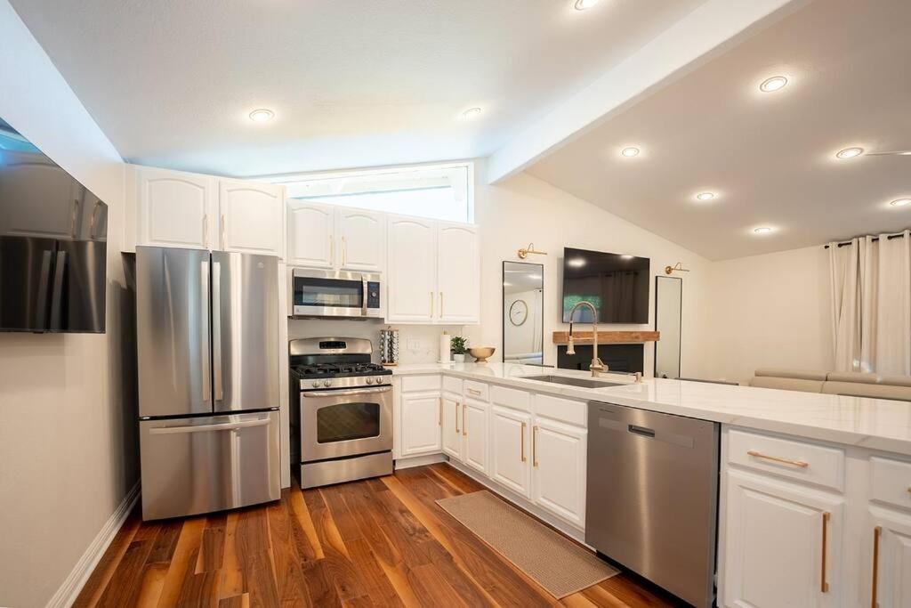 Luxury Disneyland Home: Family & Exec Friendly