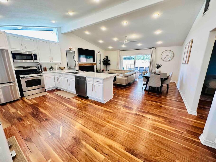 Luxury Disneyland Home: Family & Exec Friendly * Anaheim