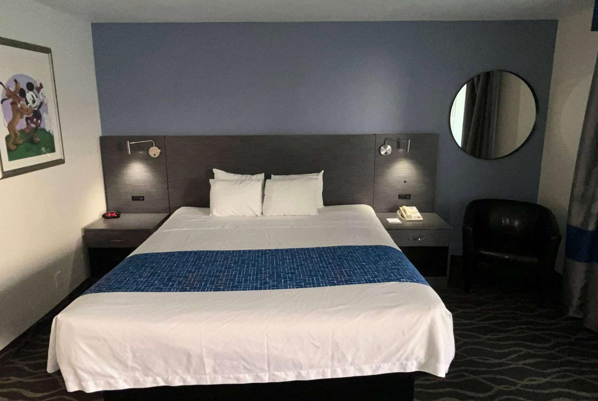 Travelodge & By Wyndham On Disneyland Dr Hotel 2*