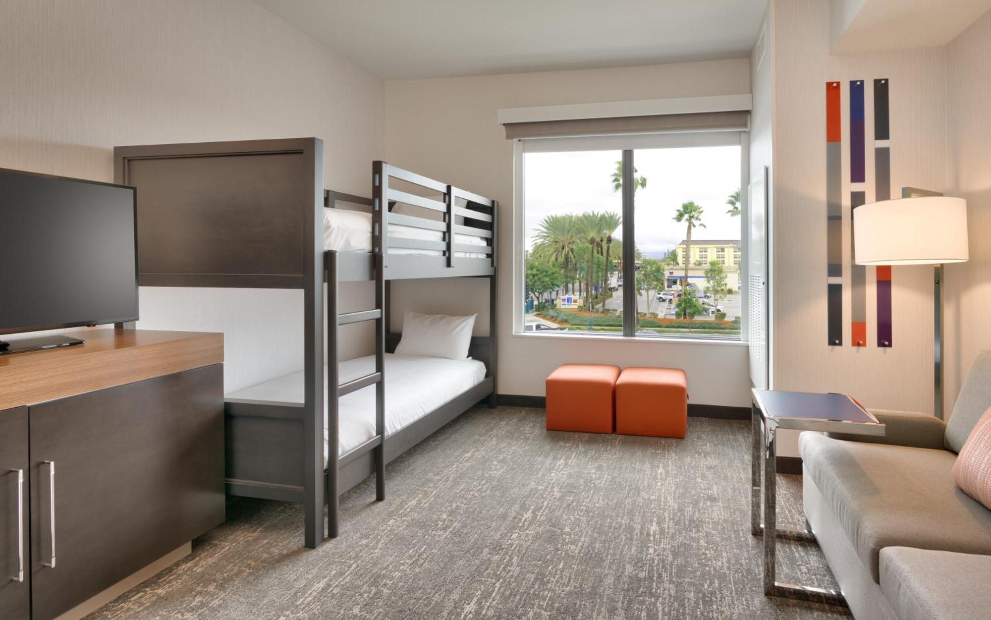 Hampton & Convention Center Hotel Anaheim