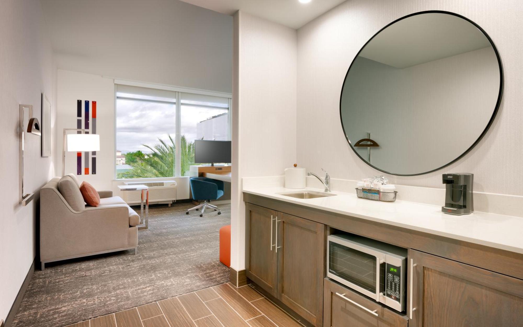 Hotel Hampton & Convention Center Anaheim