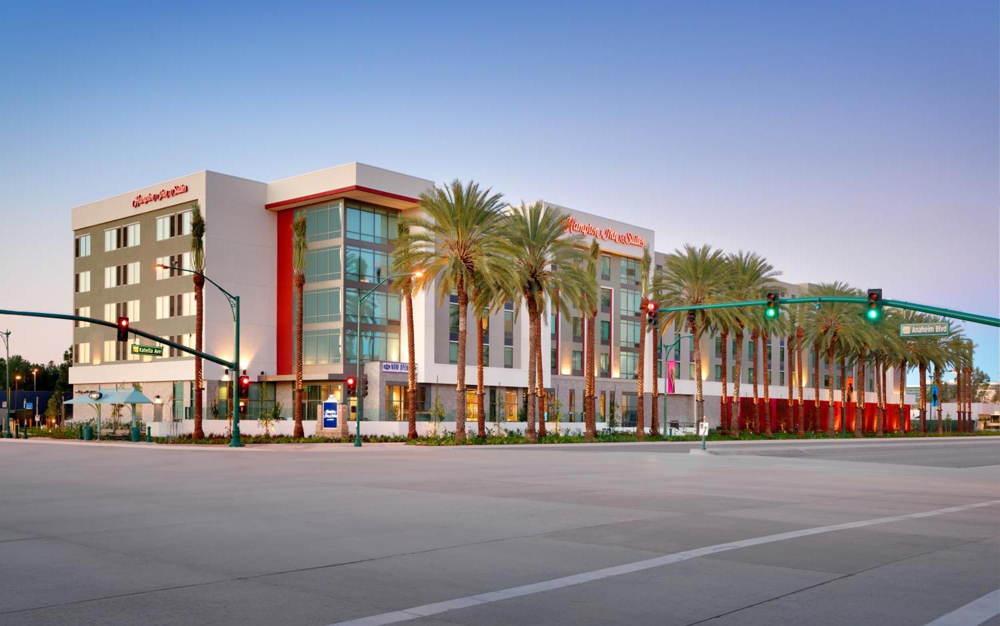 Hotel Hampton & Convention Center 3*