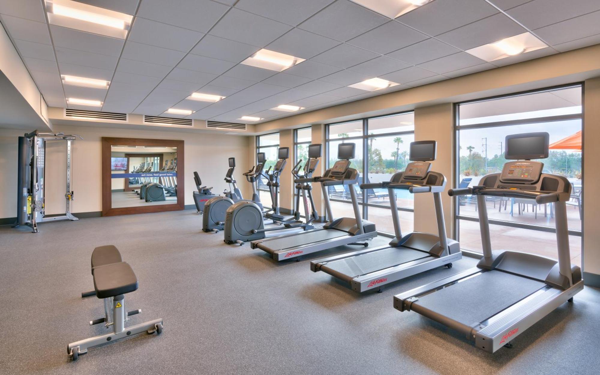 Hampton & Convention Center Hotel 3*