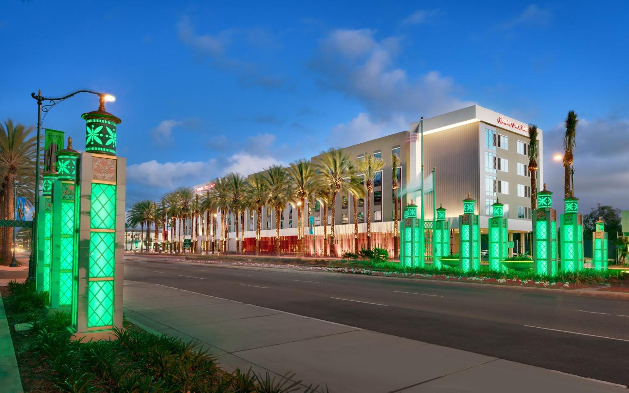Hotel Hampton & Convention Center Anaheim